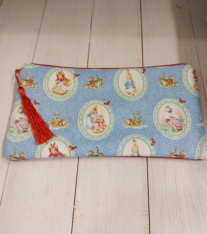Hand sewn zipped pouch "Beatrix Potter"